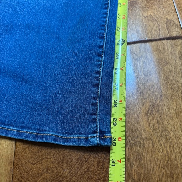 Levis | 318 Shaping Wide Leg Jeans 27 - Picture 9 of 9